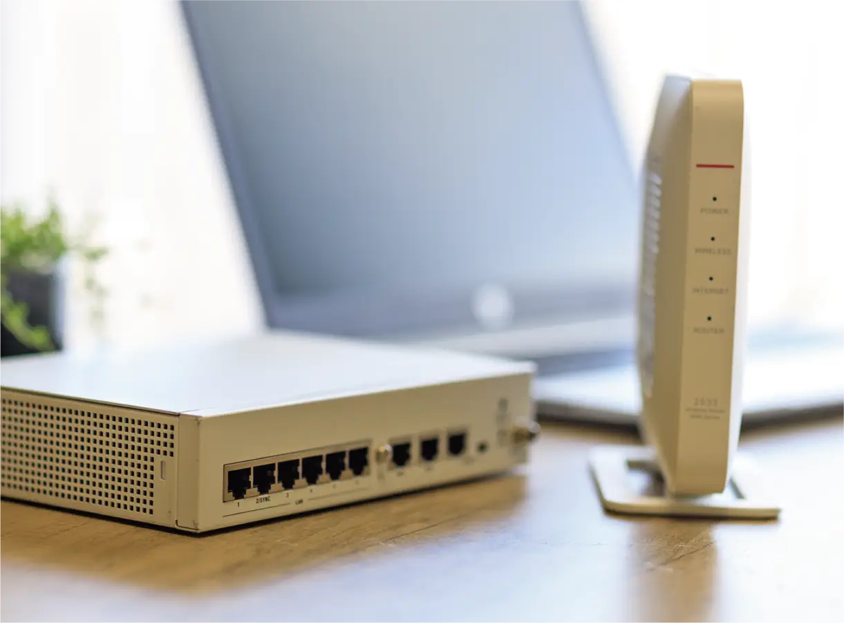 ルーターとノートパソコン